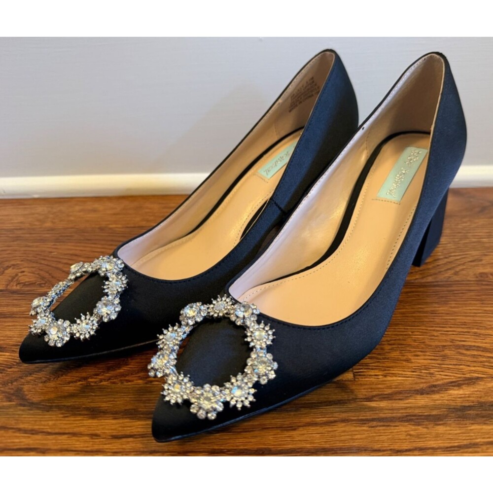Betsey Johnson Lilly Crystal Embellished  Satin Dress Pumps/Heels Black Size 8.5